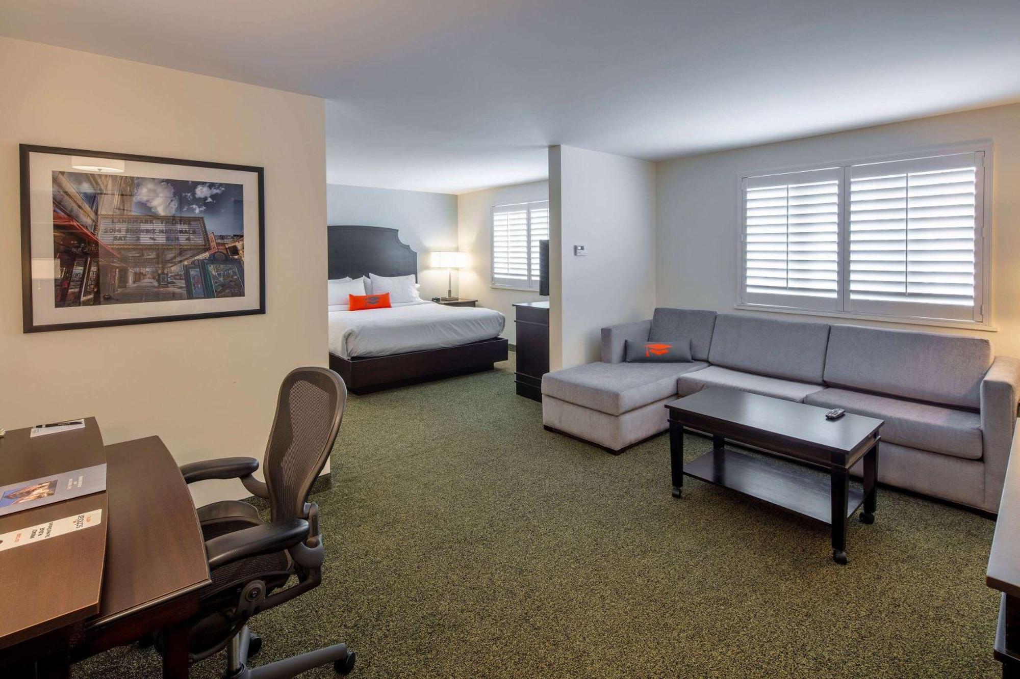 Collegian Hotel & Suites, Trademark Collection By Wyndham Syracuse Bagian luar foto